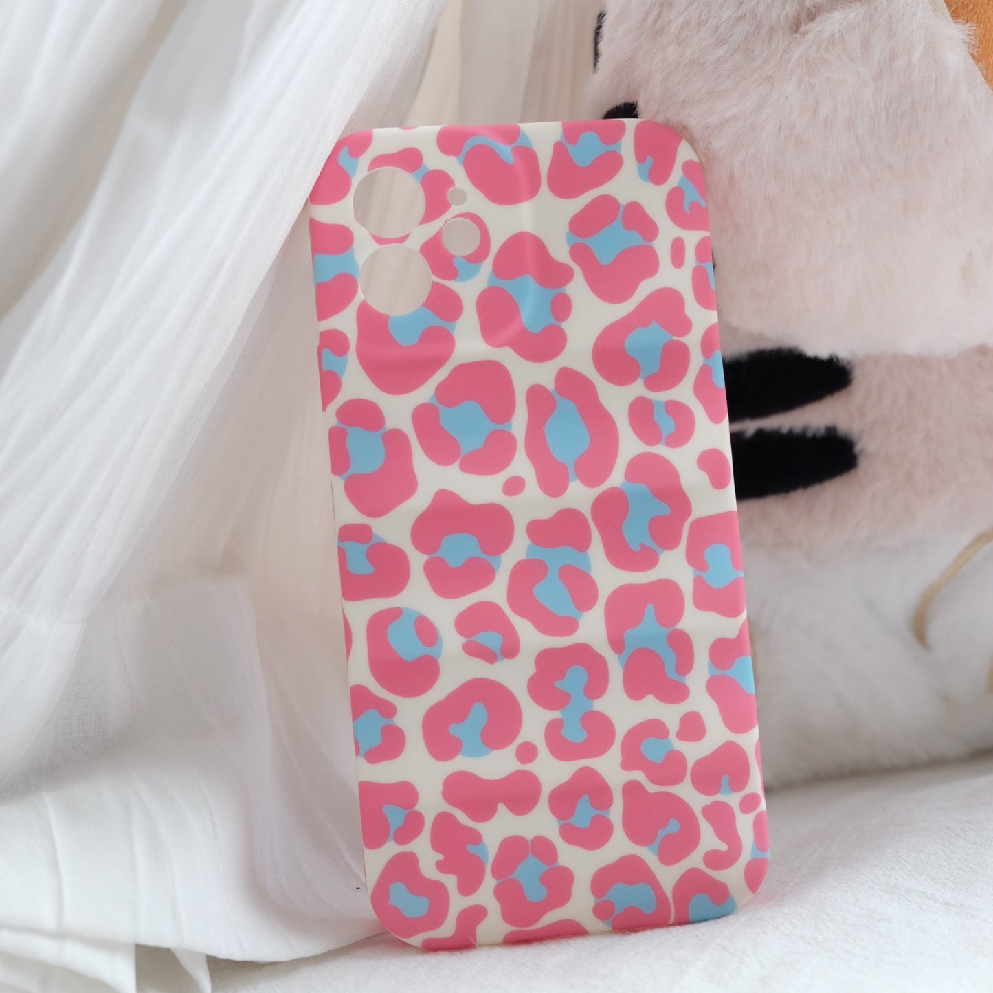 Floral pattern wavy shape phone case