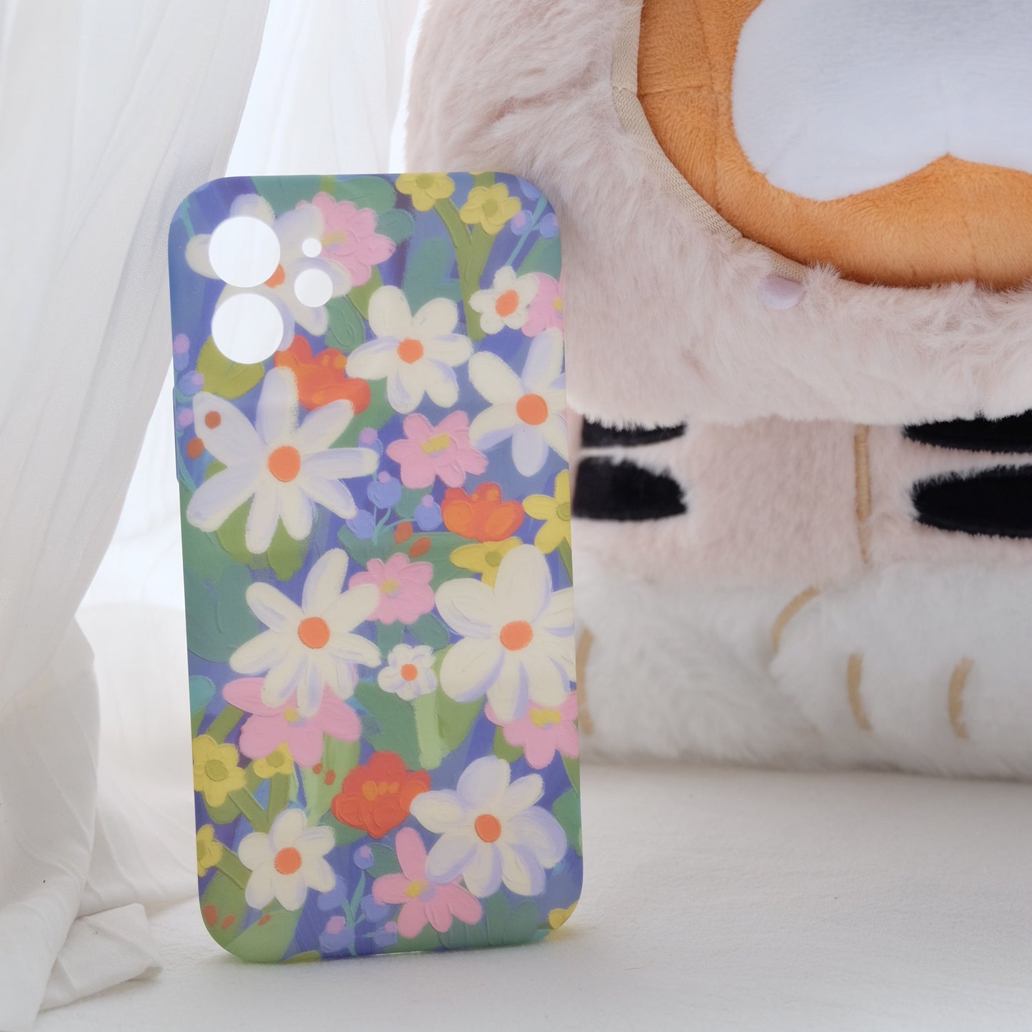 Floral pattern wavy shape phone case