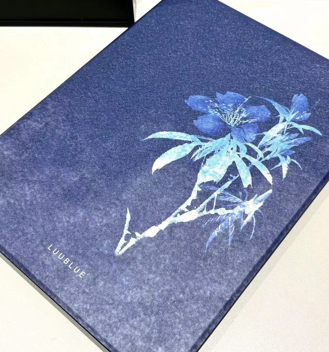 「Chinoiserie」 Flower Printed Blue iPad Case