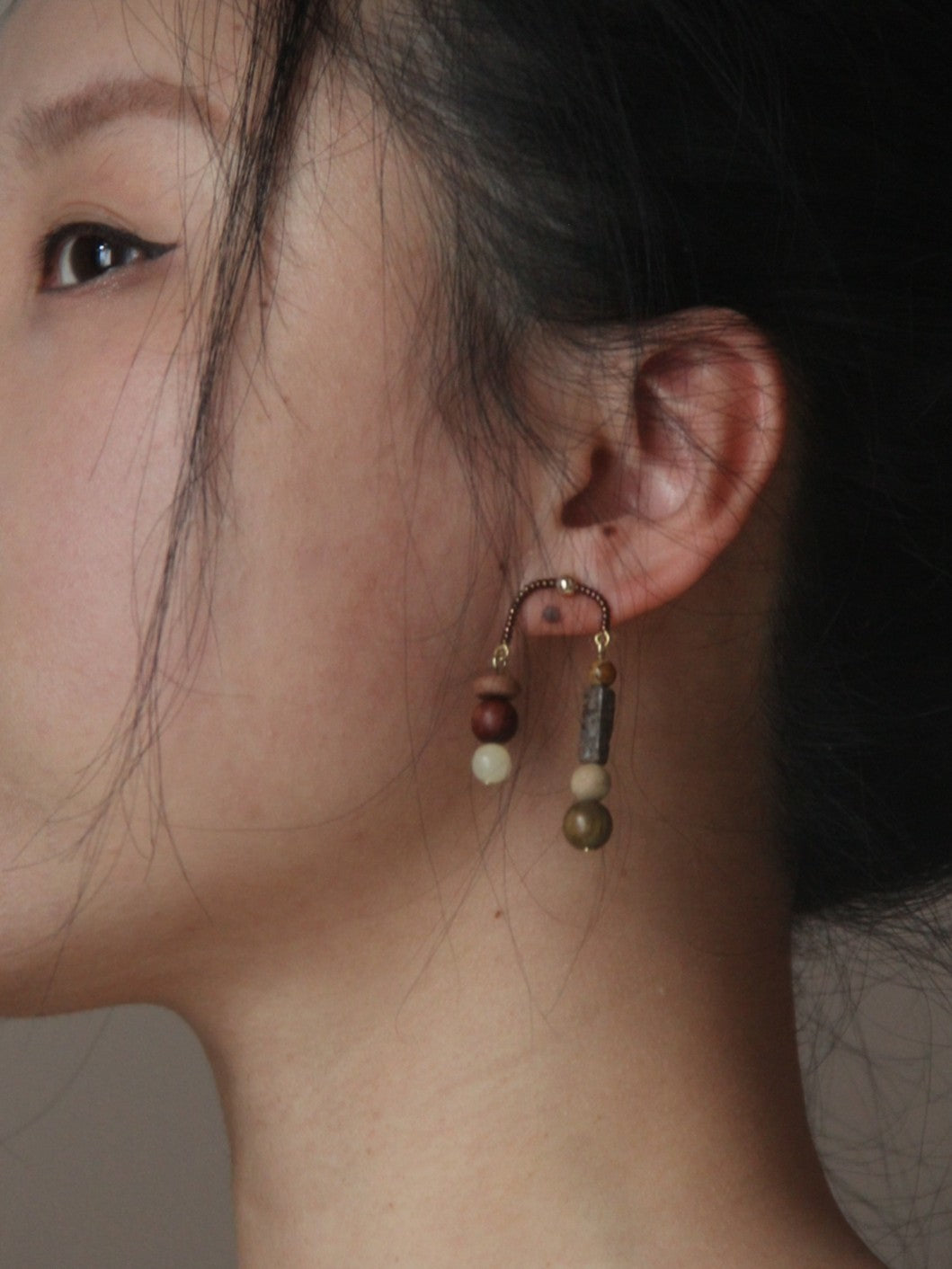 「Chinoiserie」Natural Sandalwood Asymmetrical Dangle Earrings