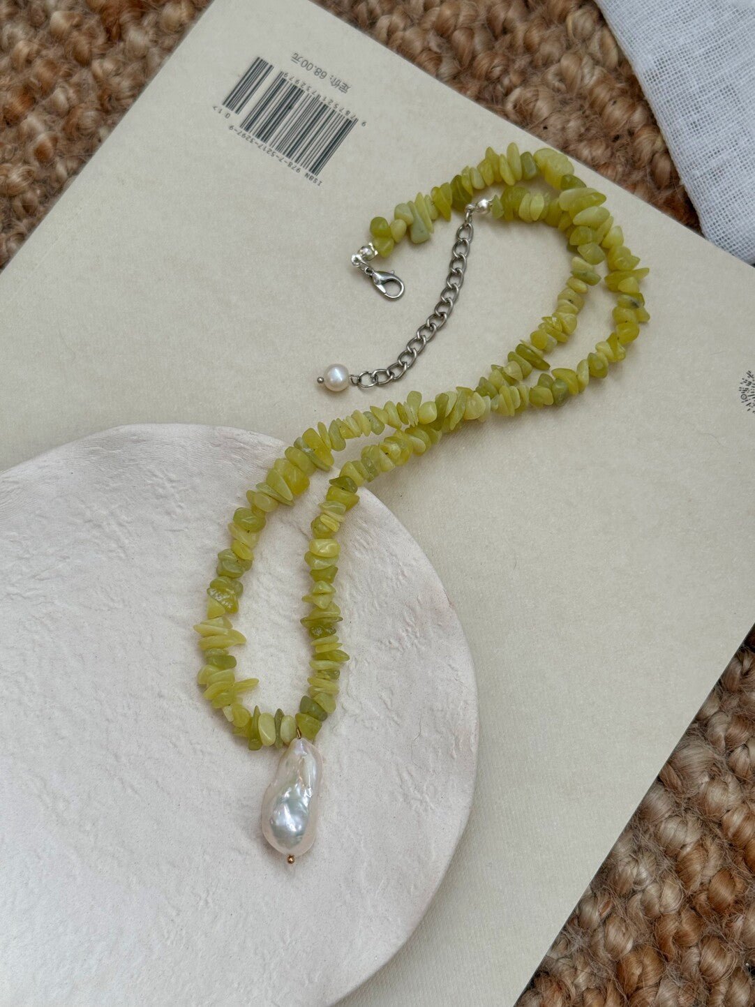 Green Natural Stones Pearl Beaded Necklace