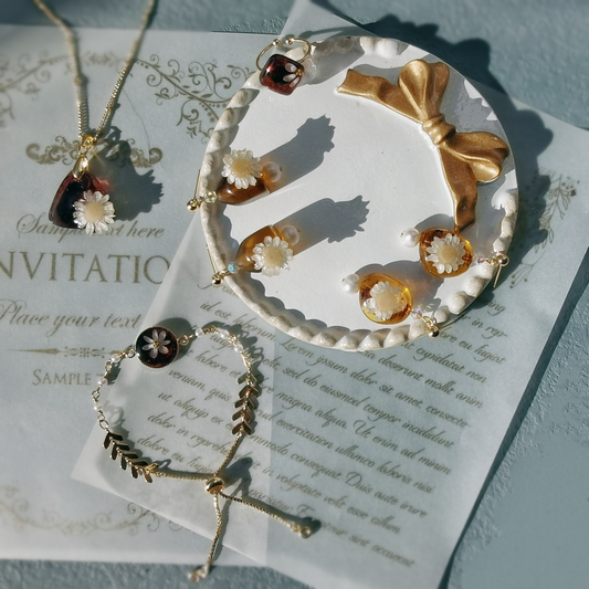 Little Daisy Resin Necklace