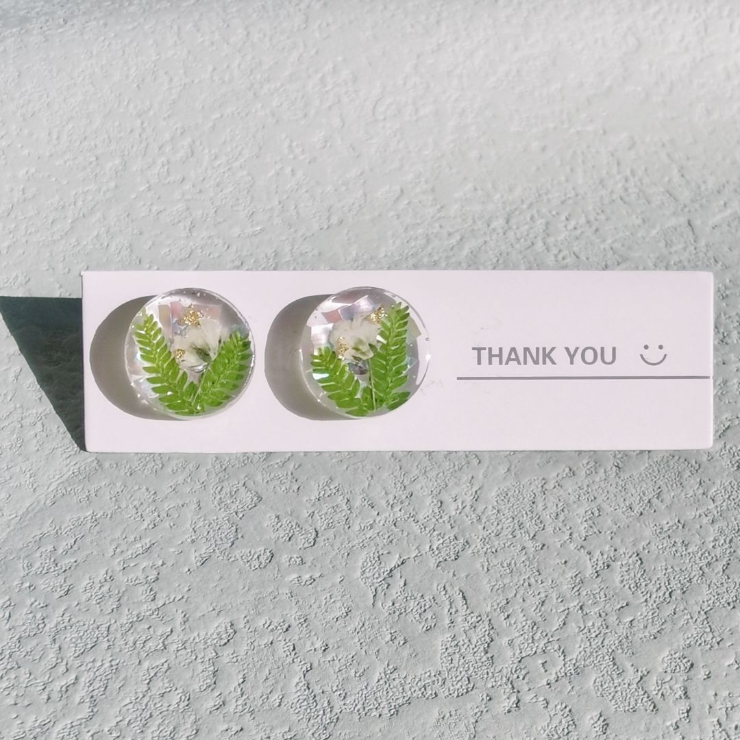 White Resin Flower Earrings