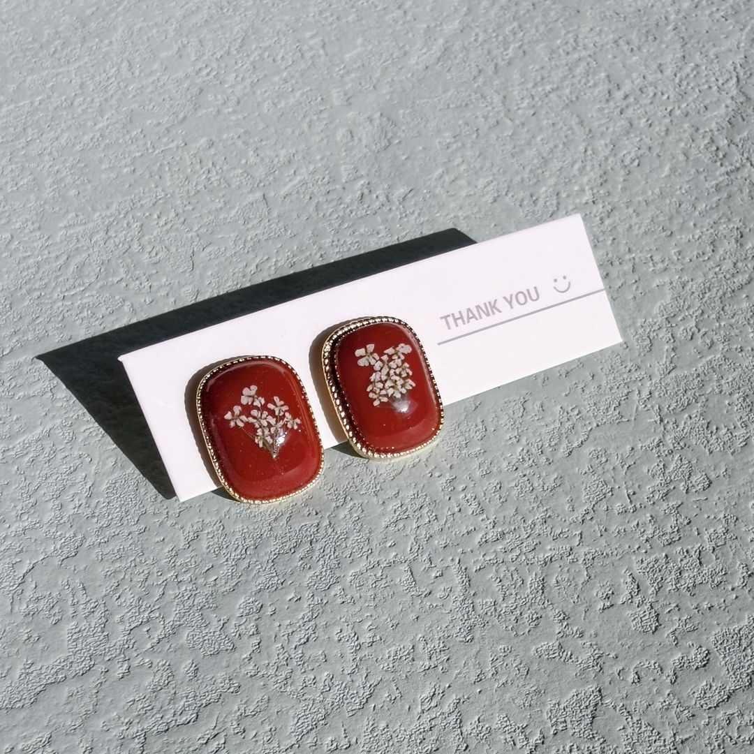 White Resin Flower Earrings