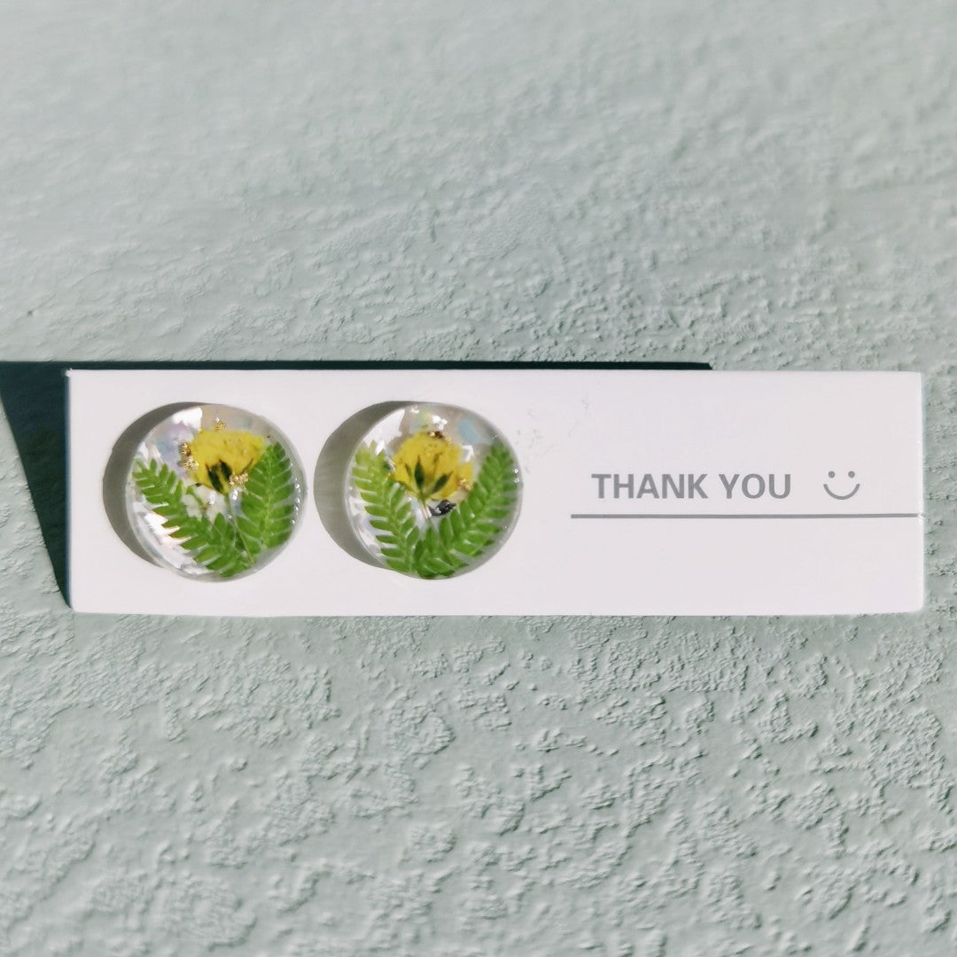 White Resin Flower Earrings