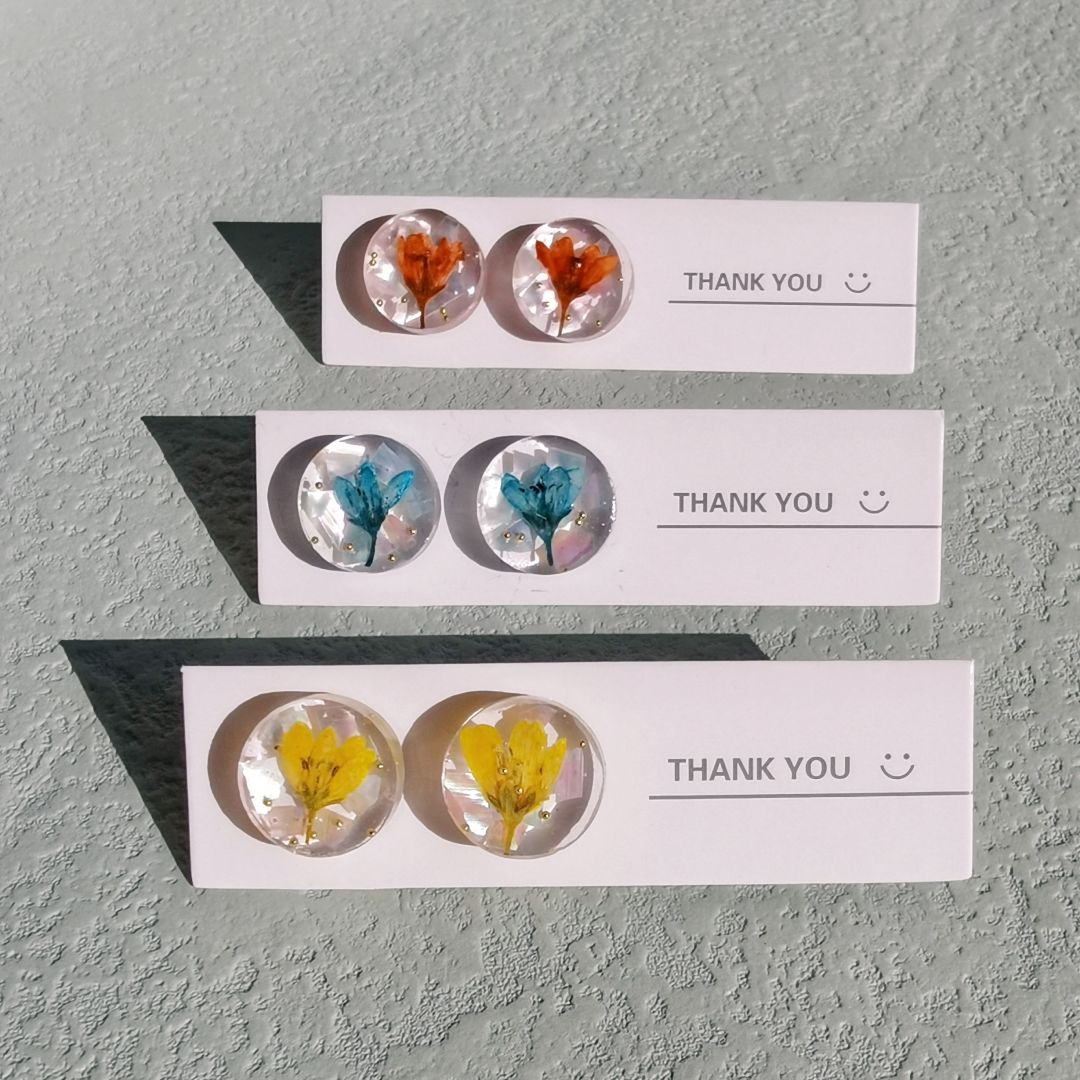 White Resin Flower Earrings