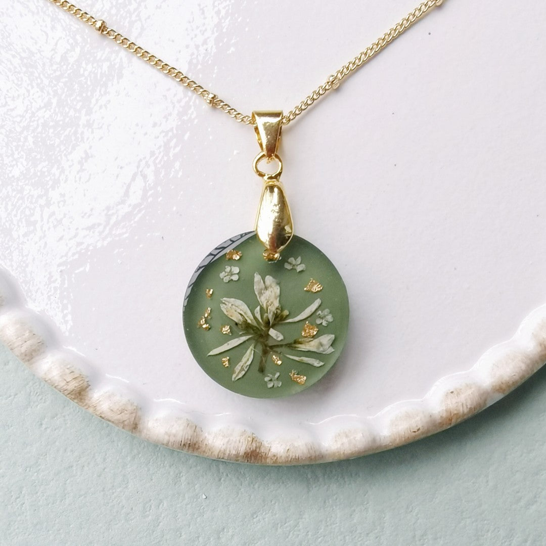 Retro Green Flower Resin 14k Necklace