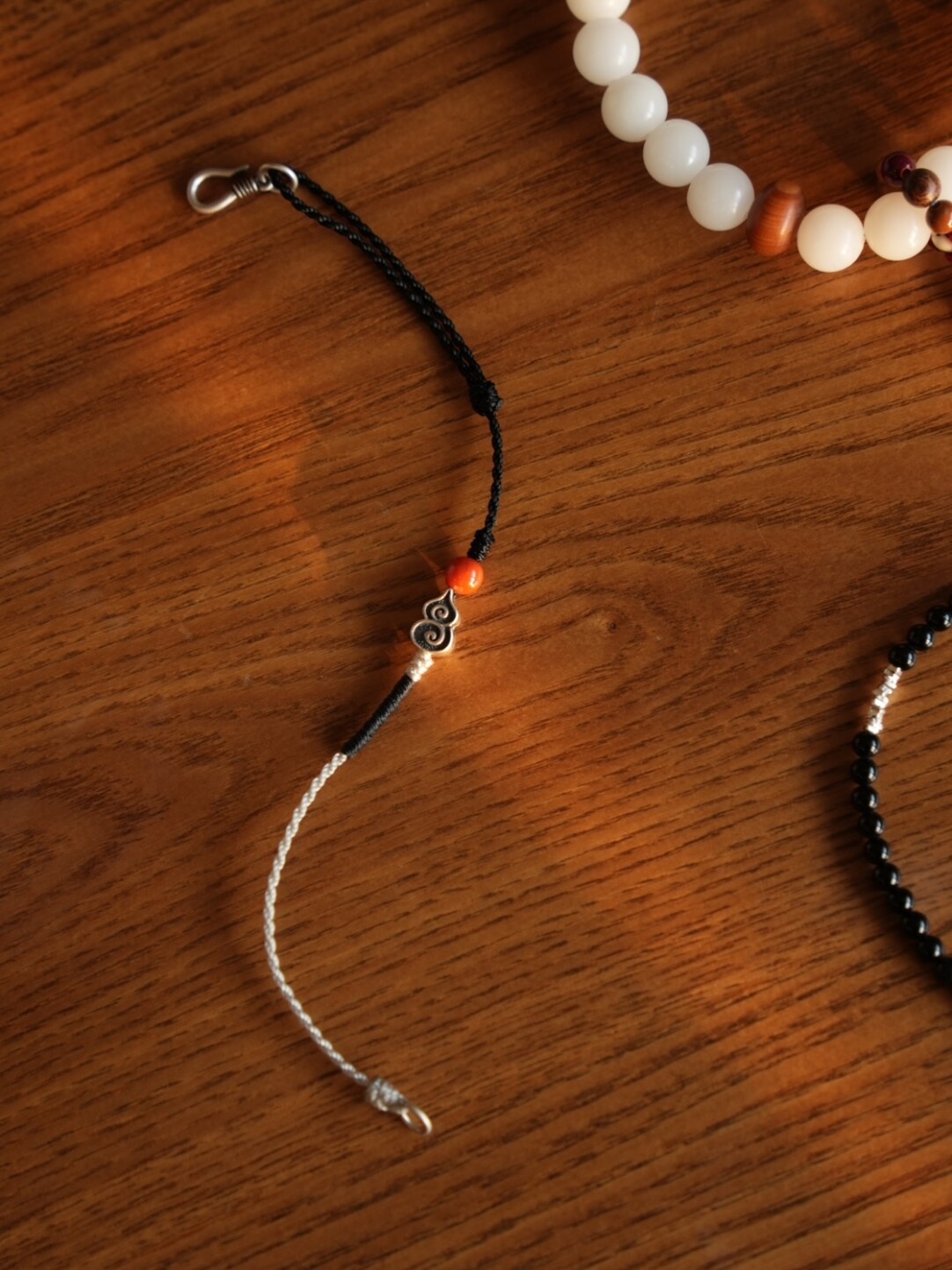 Silver Gourd South Red Agate Braided Bracelet