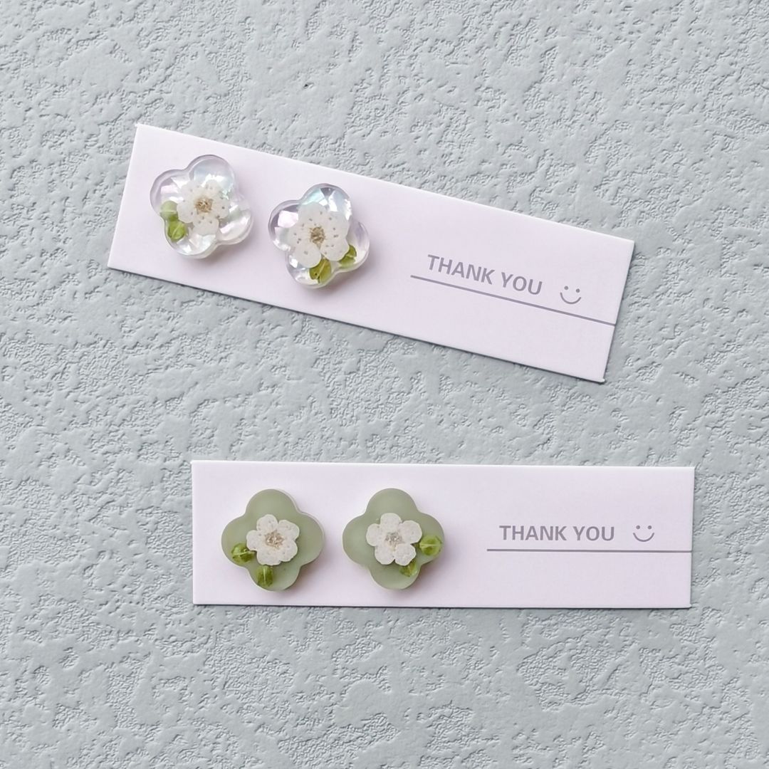 White Resin Flower Earrings