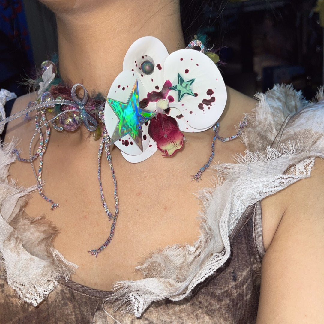 Y2k White Star Orchids Choker