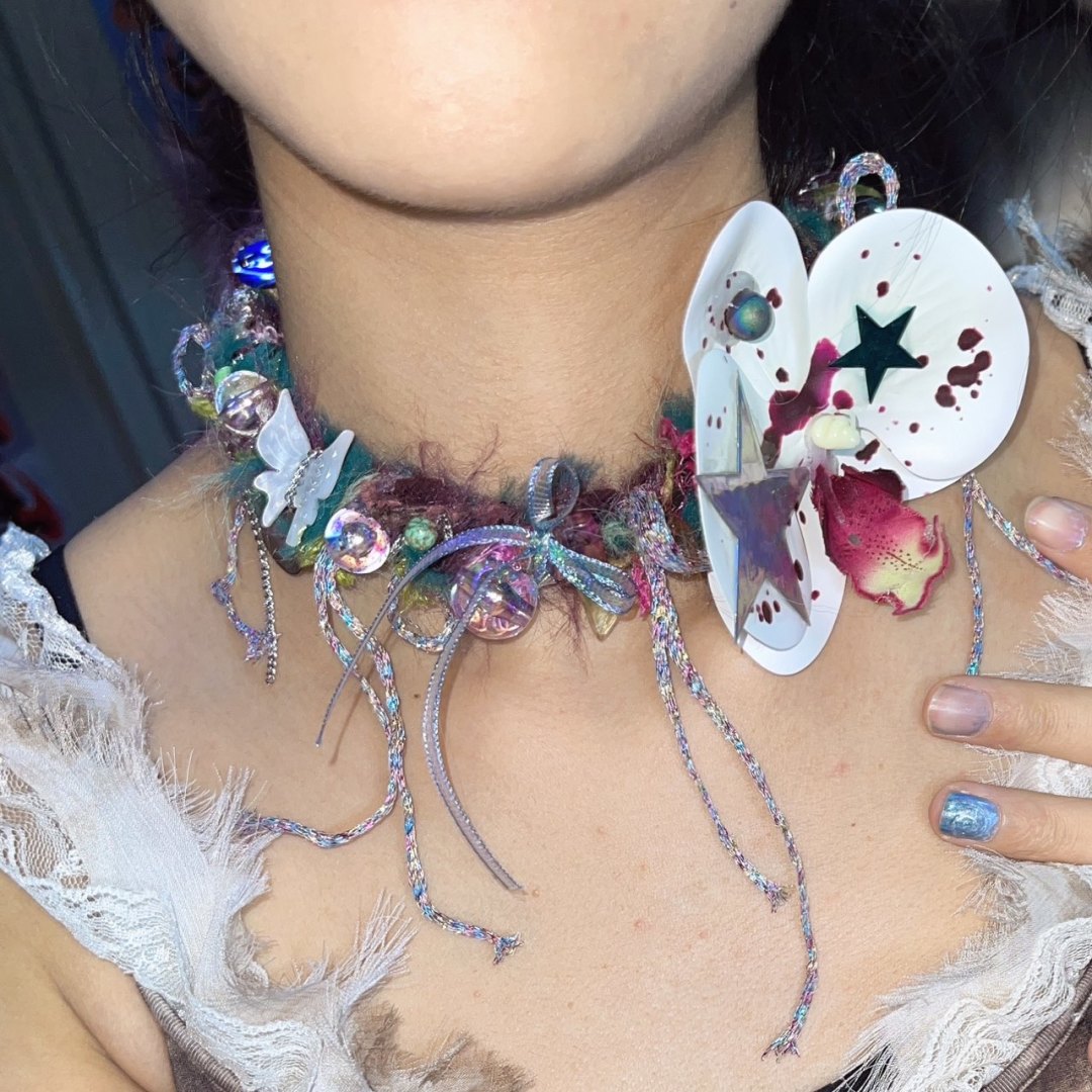 Y2k White Star Orchids Choker