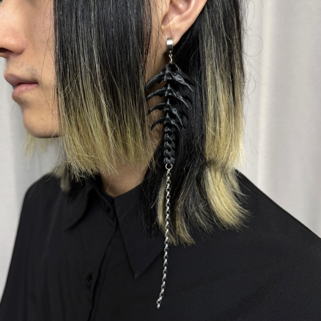 Vertebra Single Earring,Black Chain / Stud,Lumivault.