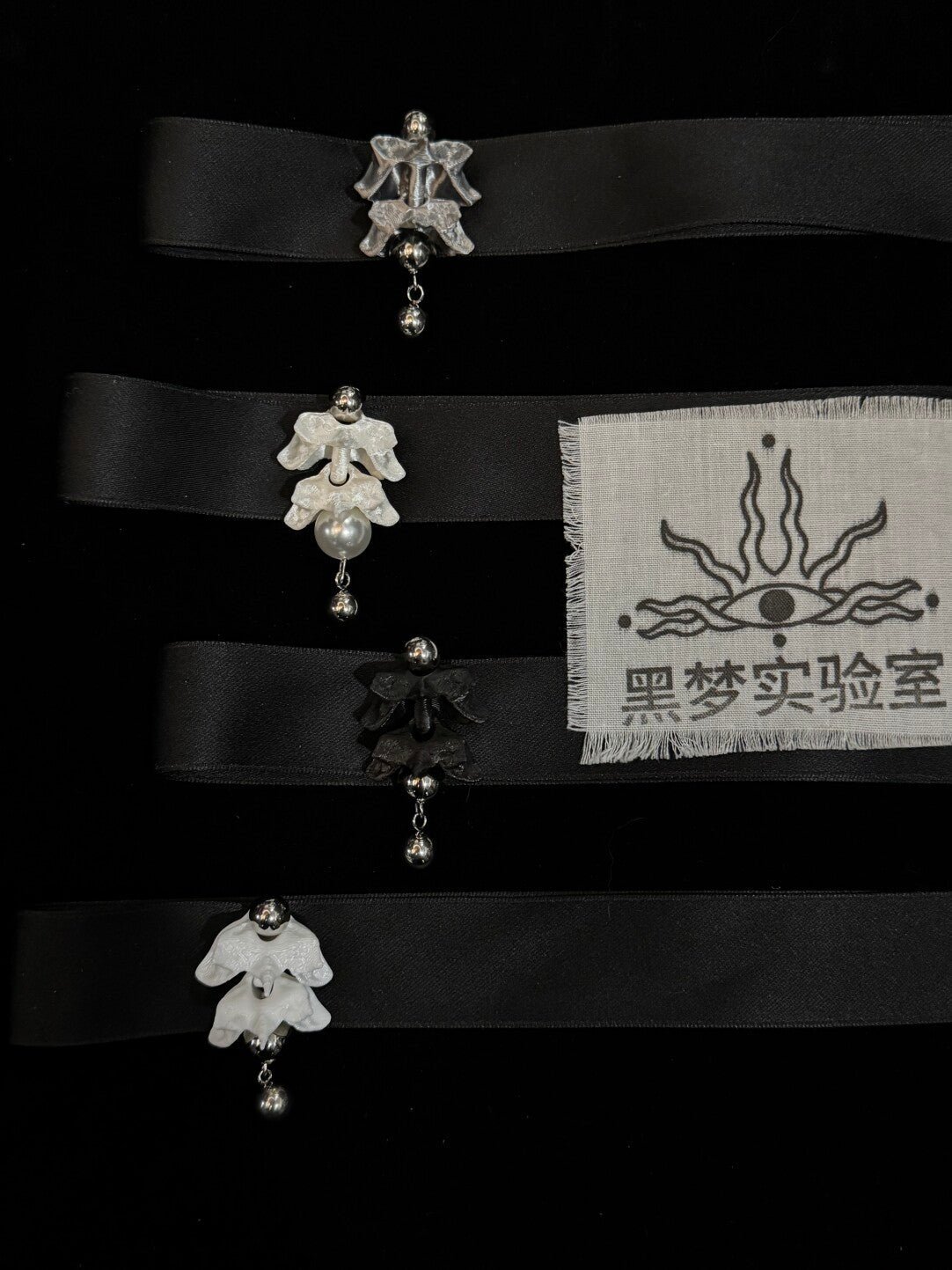 Bone Flower Choker,Silver Gray Pendant,Lumivault.
