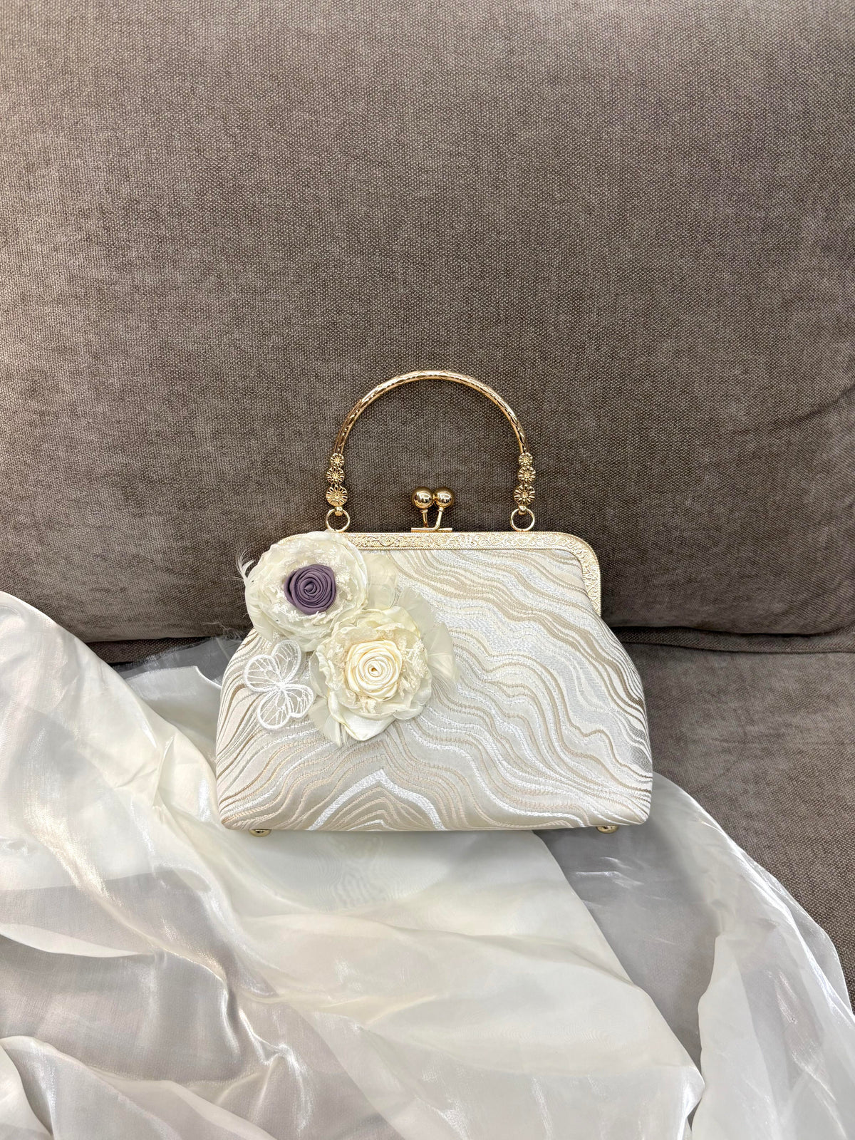 White Lace Rose Kiss-Lock Bag