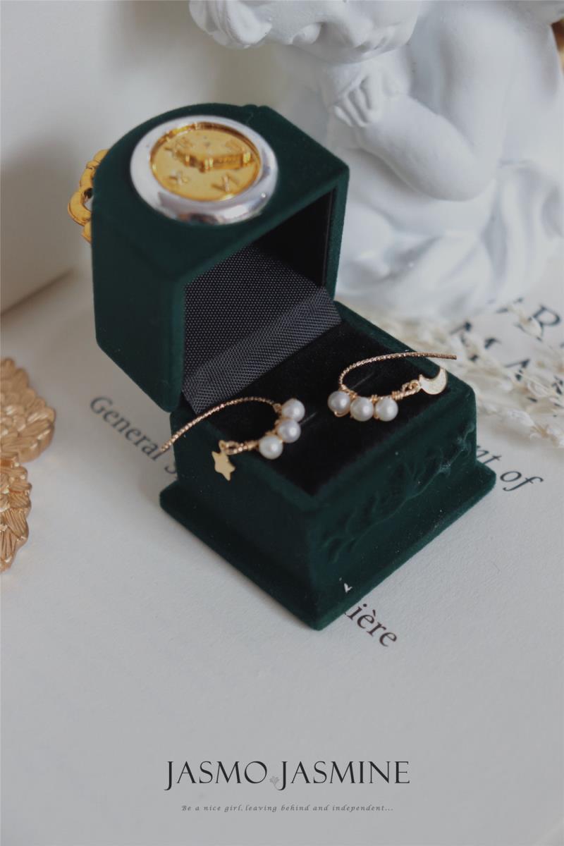 3-3.5mm White Freshwater Pearl Star Moon Earrings