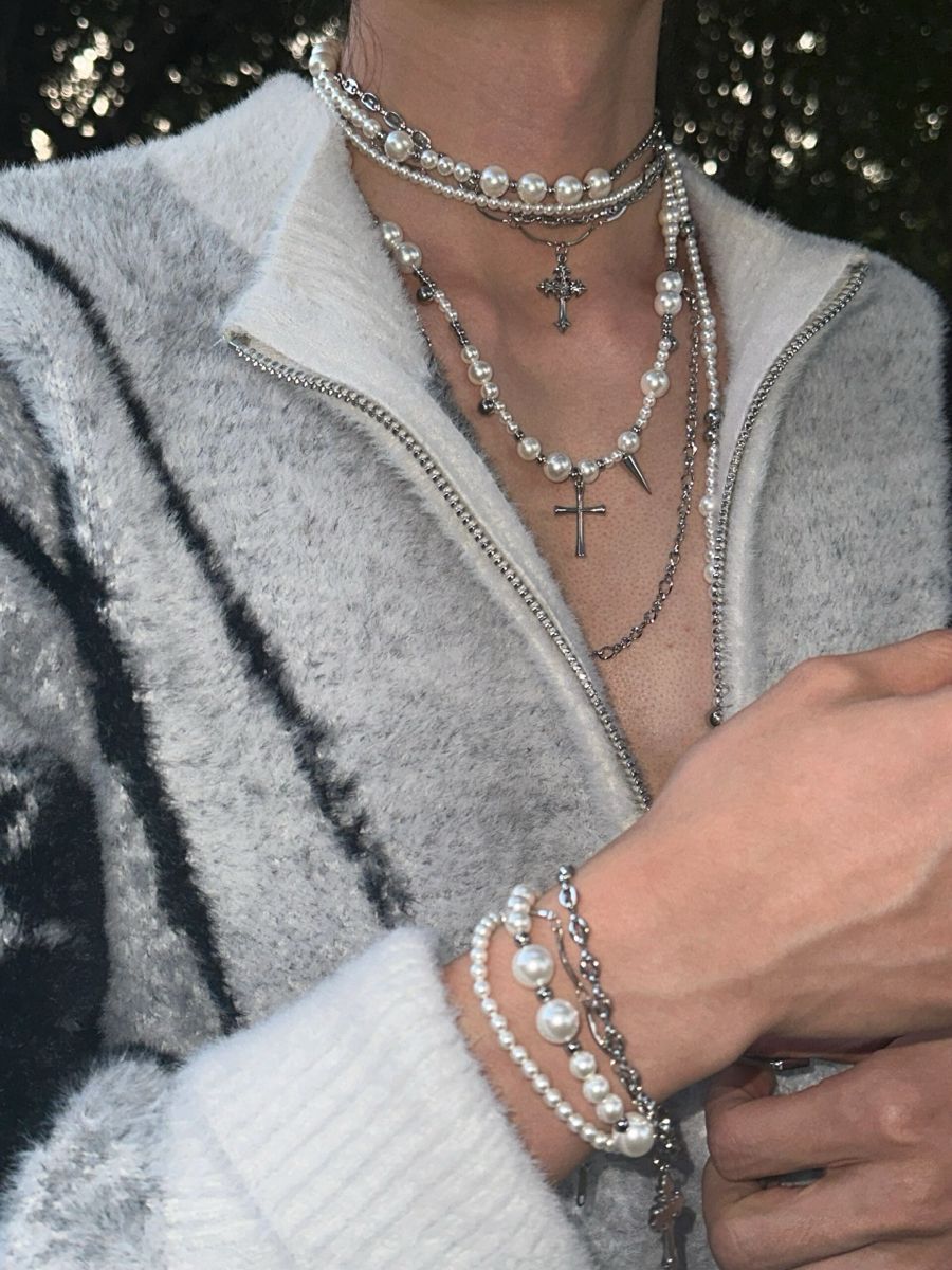 Disordered Pearl Beaded Layered Choker