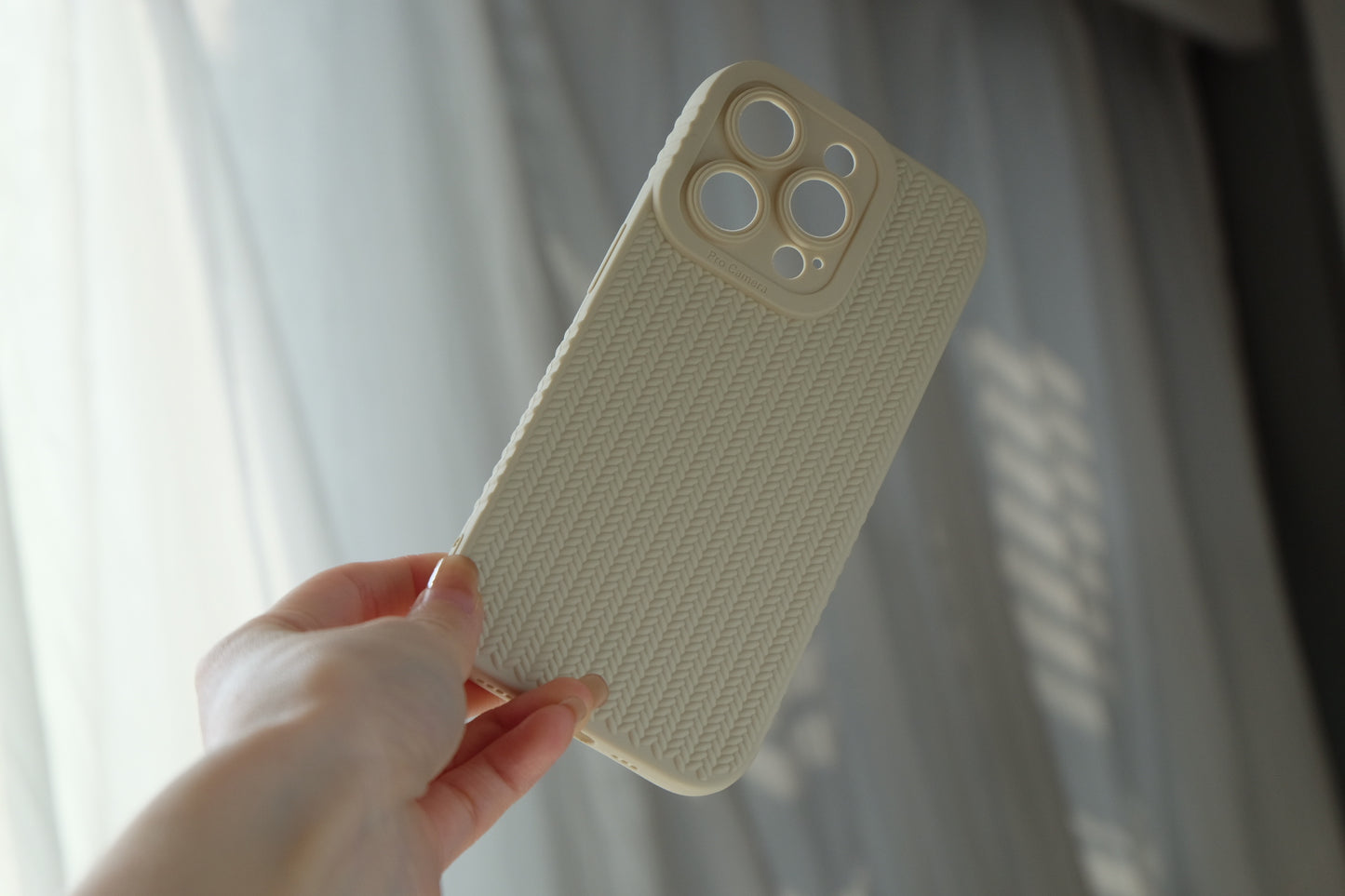 Simple twist pattern phone case