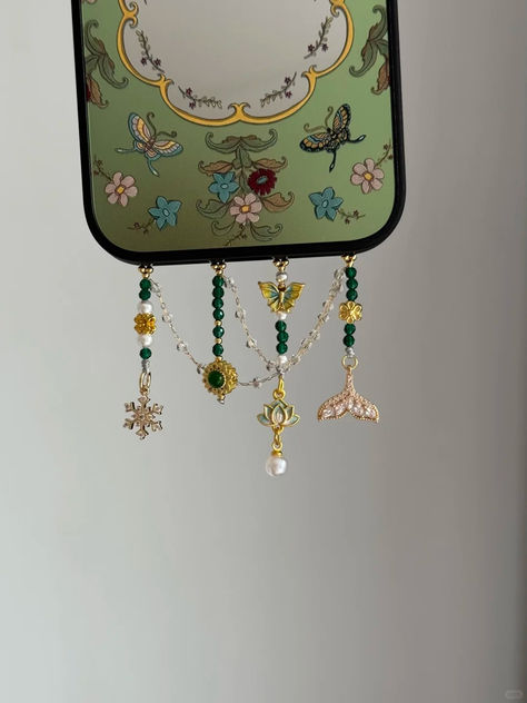 Elegent Green Jade Beaded Pendant With Phone Case