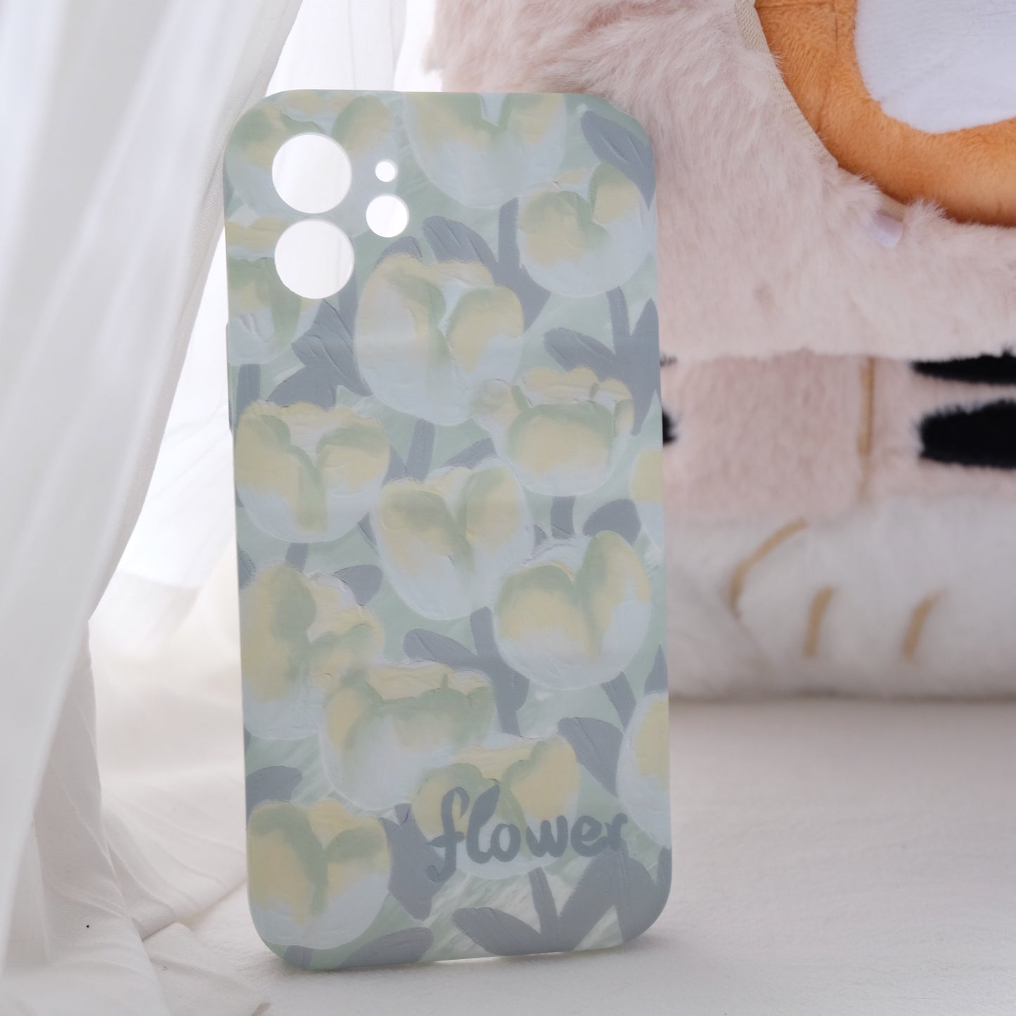 Floral pattern wavy shape phone case