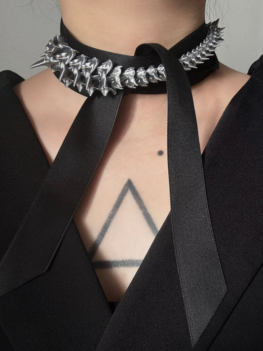Silk & Print Spine Choker,Lumivault.