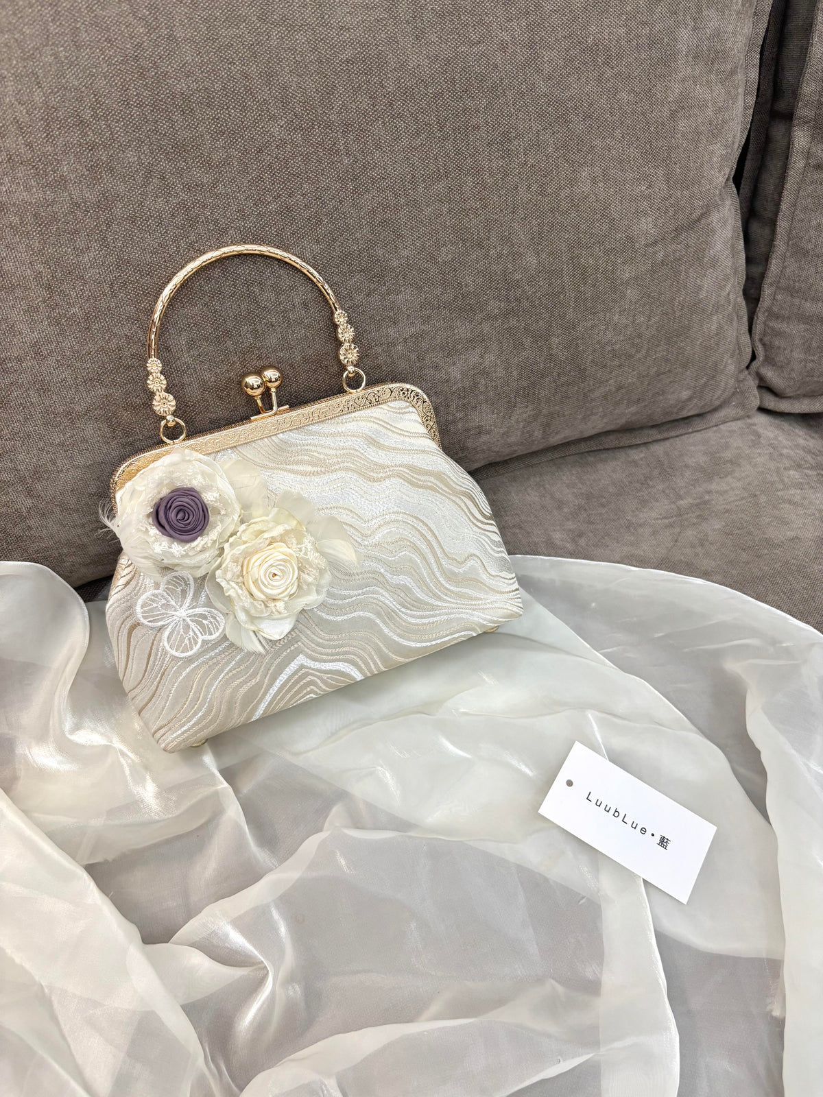 White Lace Rose Kiss-Lock Bag