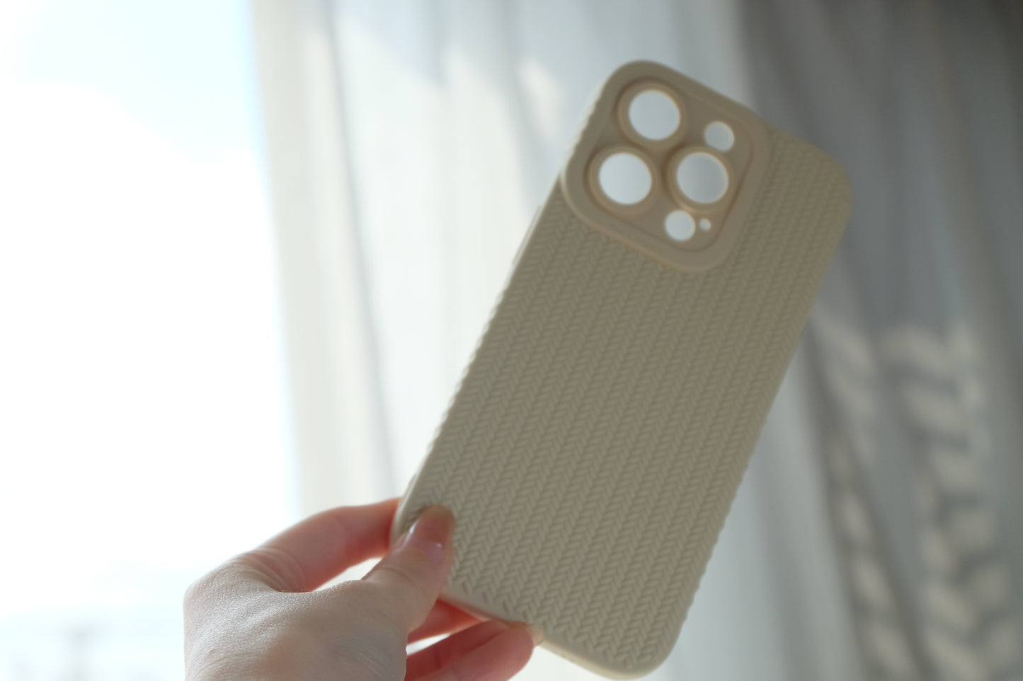Simple twist pattern phone case