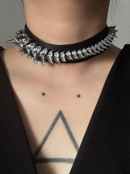 Silk & Print Spine Choker,Lumivault.