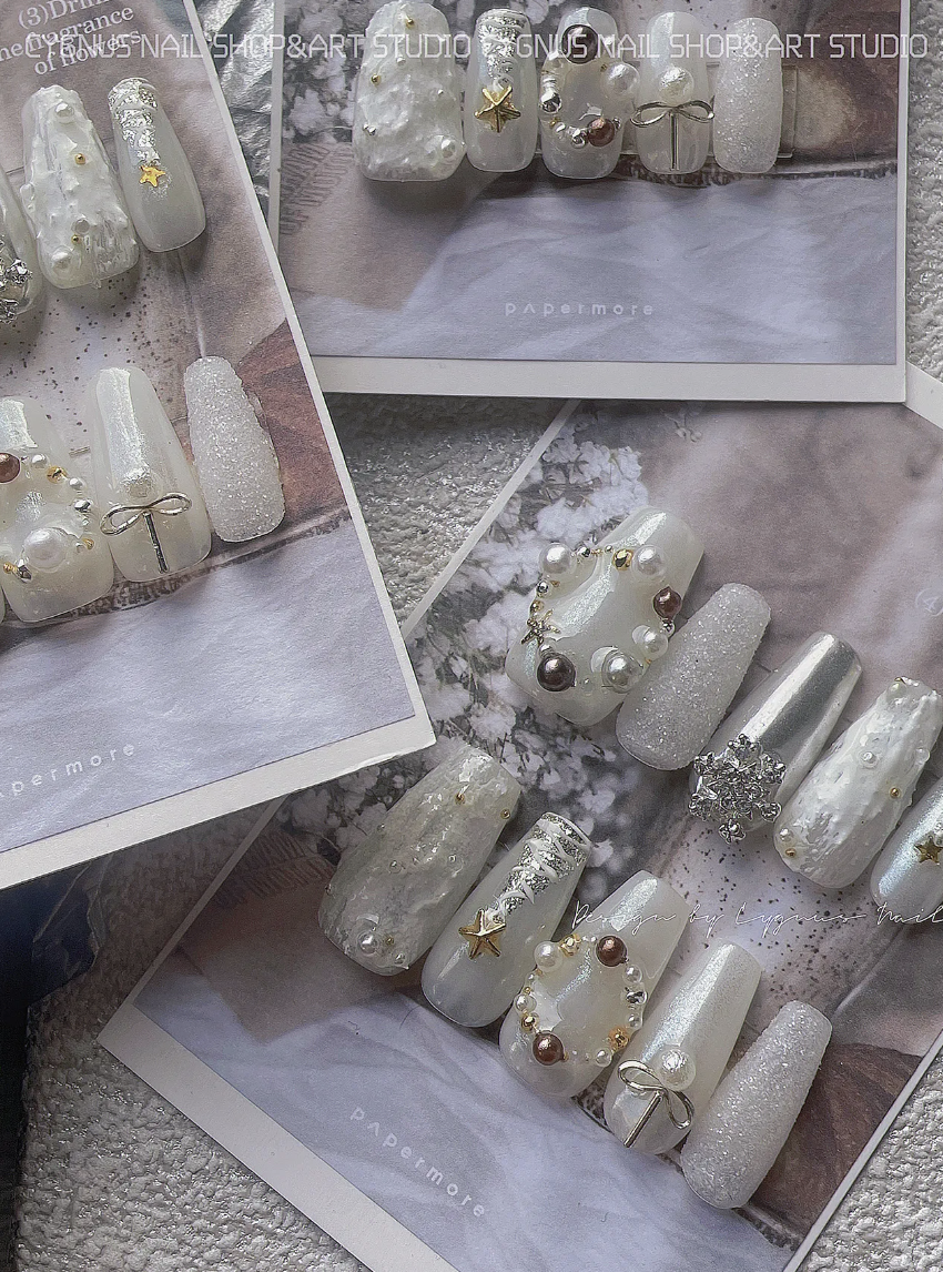White Xmas Luxury Press On Nails Set 2.0