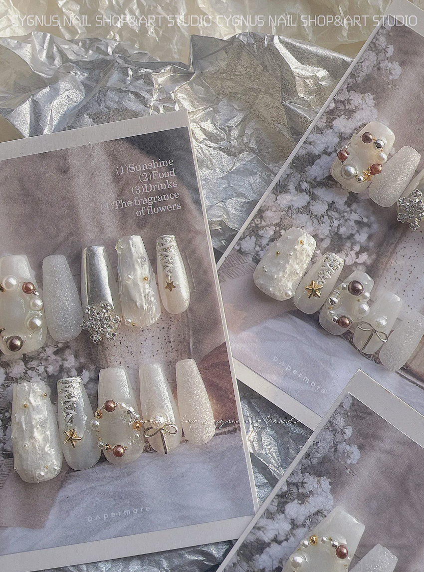 White Xmas Luxury Press On Nails Set 2.0