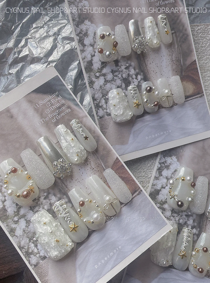 White Xmas Luxury Press On Nails Set 2.0