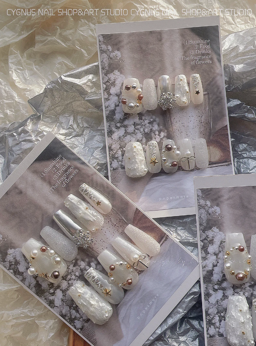 White Xmas Luxury Press On Nails Set 2.0