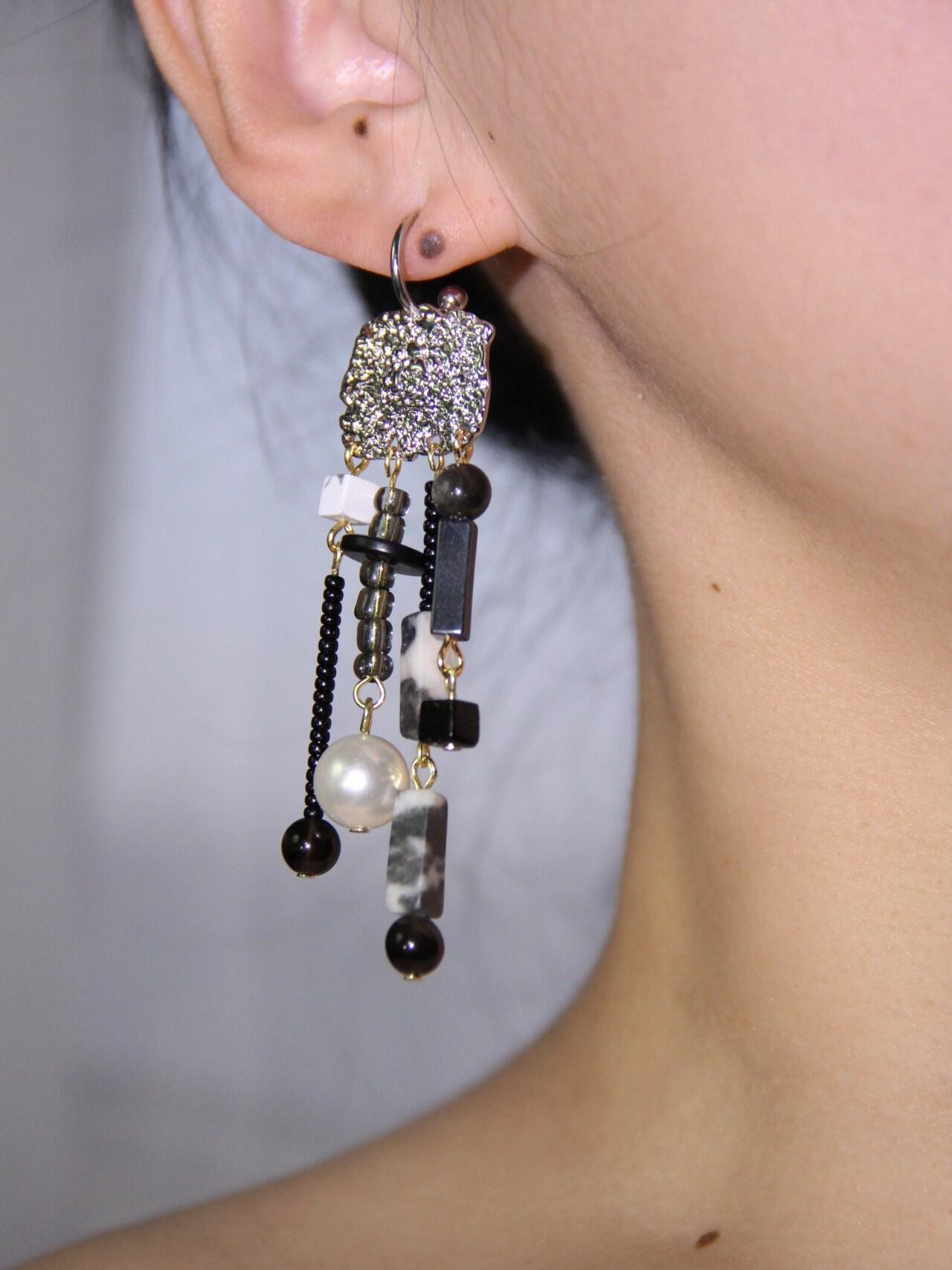 Chinoiserie Black & White Sweet Fairy Tassel Earrings