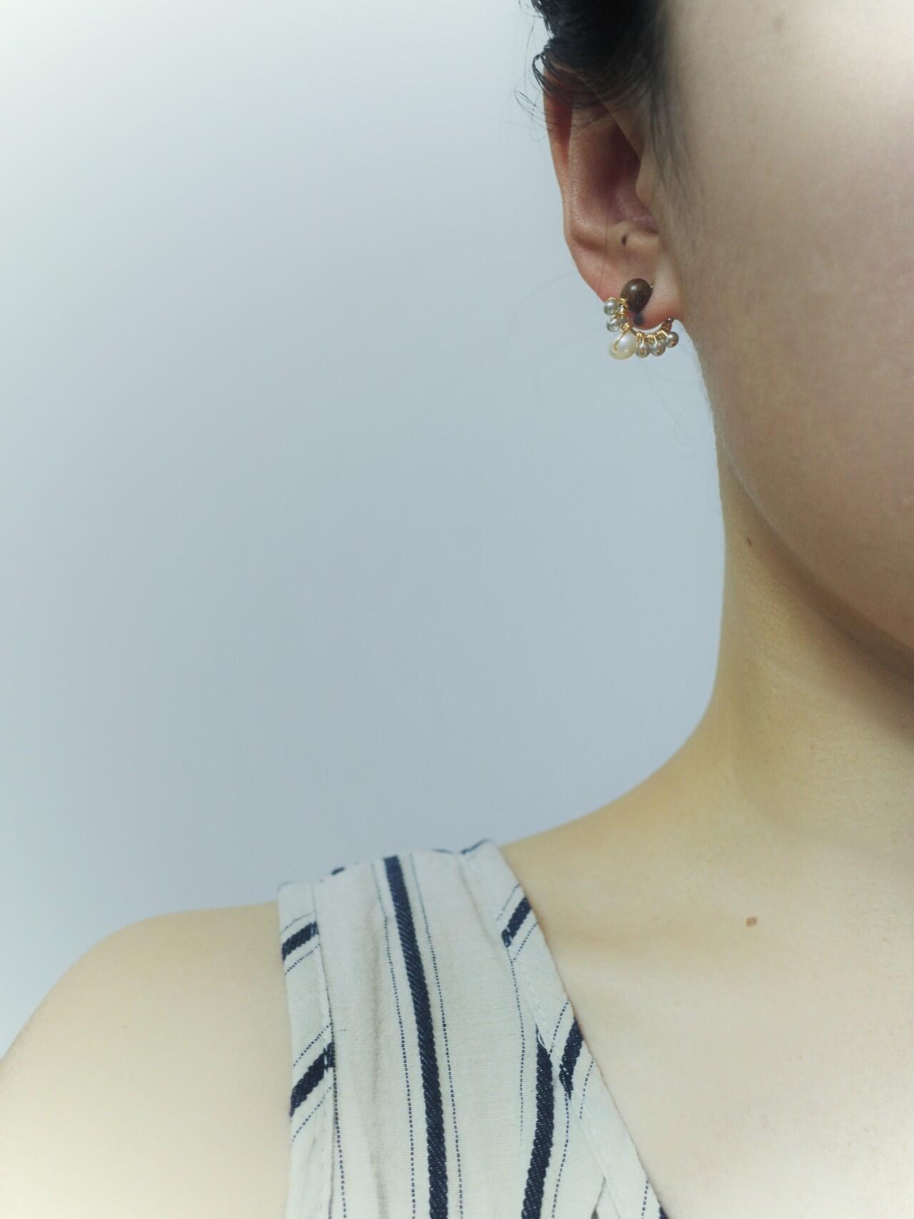 Chinoiserie Pearl Sandalwood Small Earrings