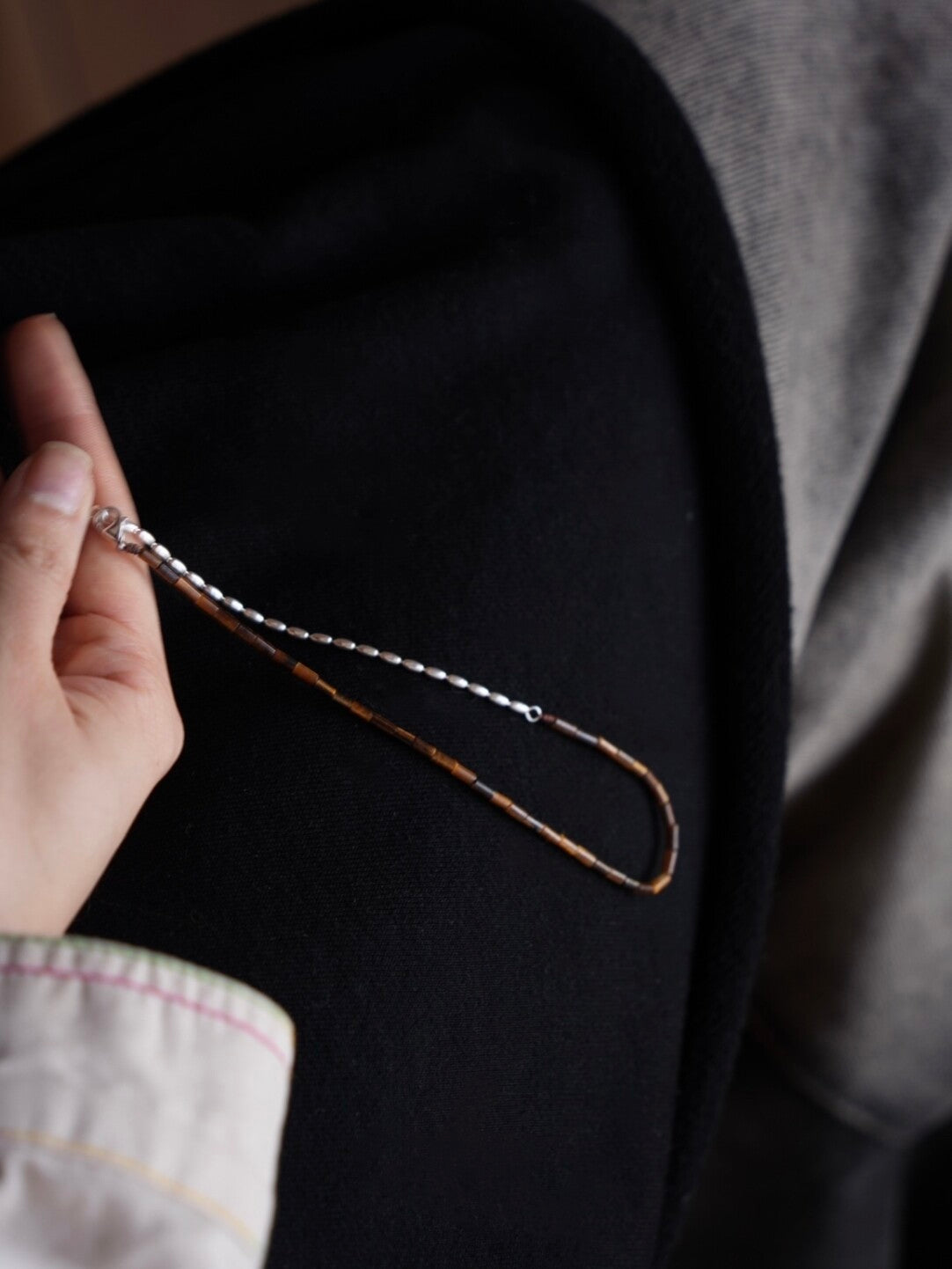 Chinoiserie Silver Cliff Beaded Bracelet