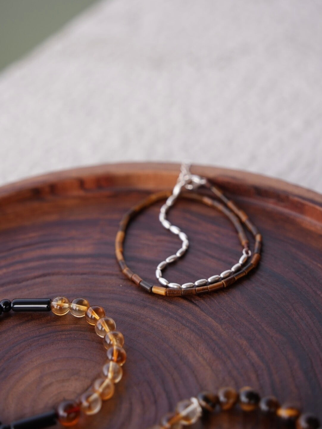 Chinoiserie Silver Cliff Beaded Bracelet