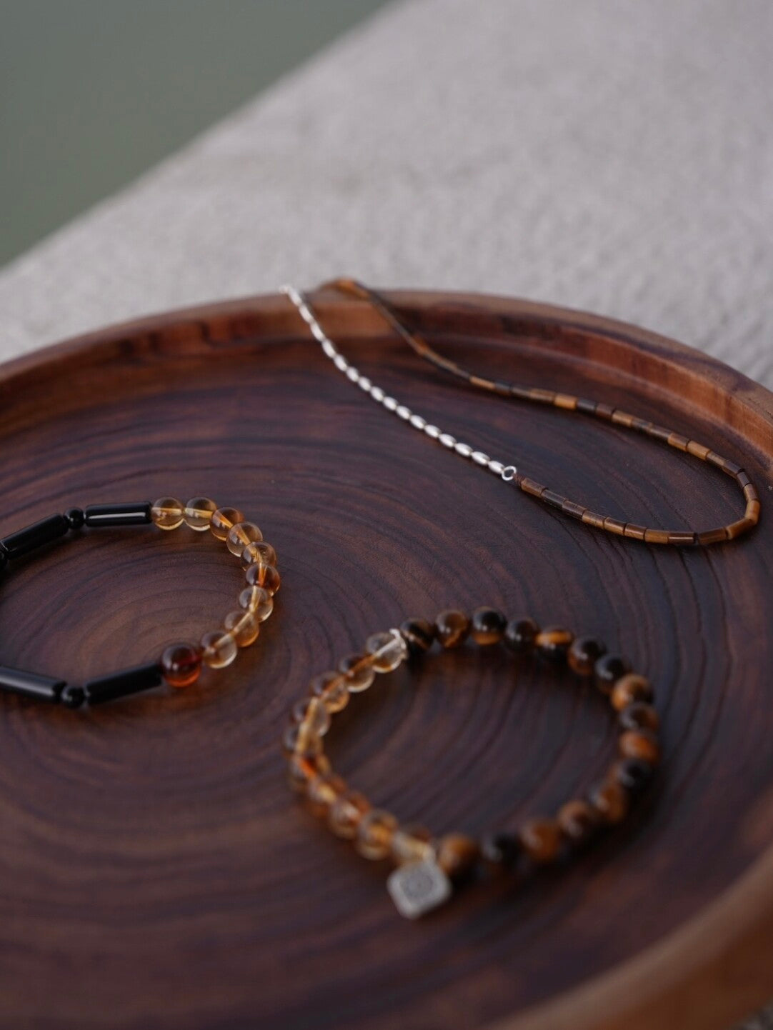 Chinoiserie Silver Cliff Beaded Bracelet