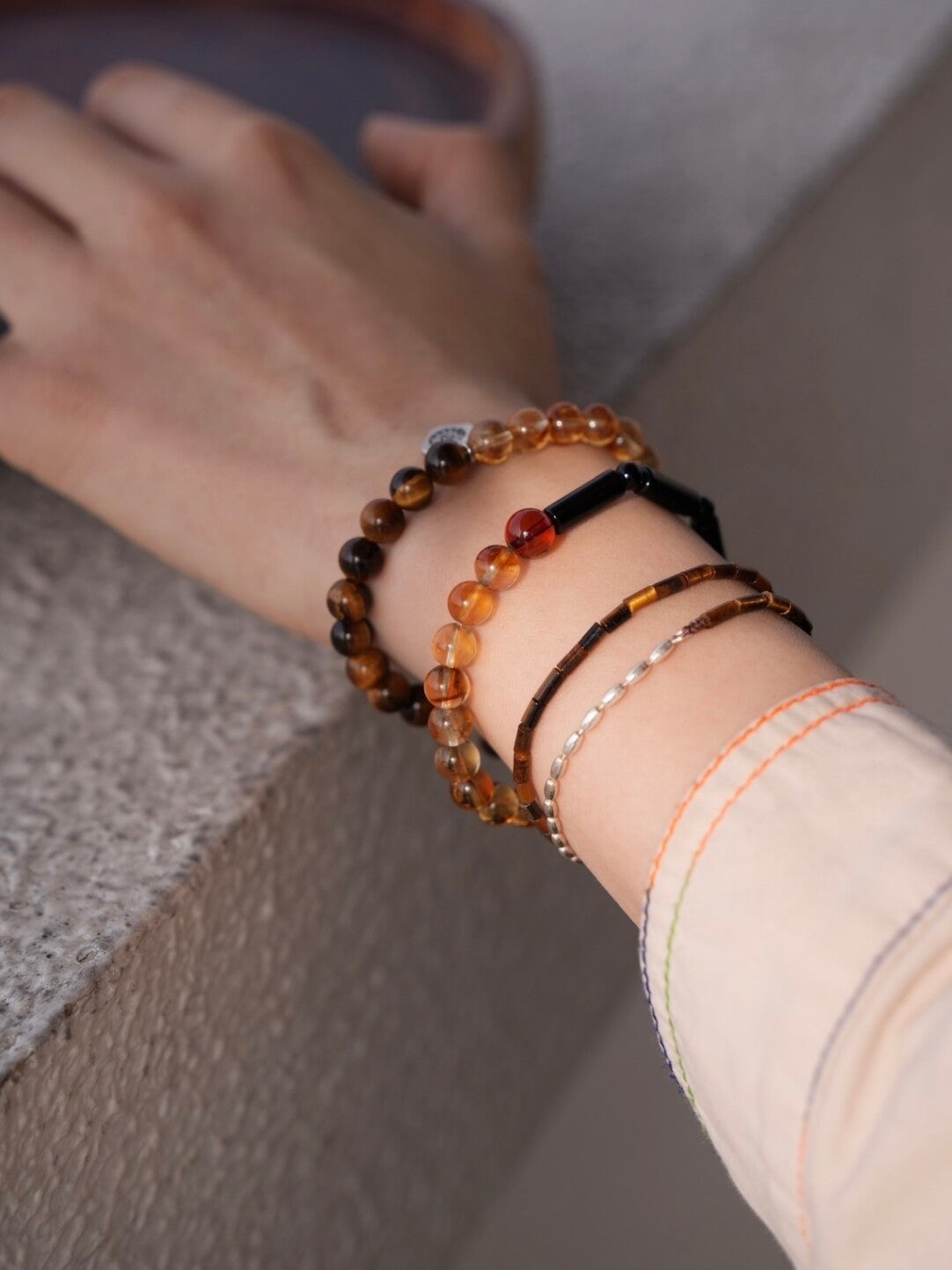 Chinoiserie Silver Cliff Beaded Bracelet