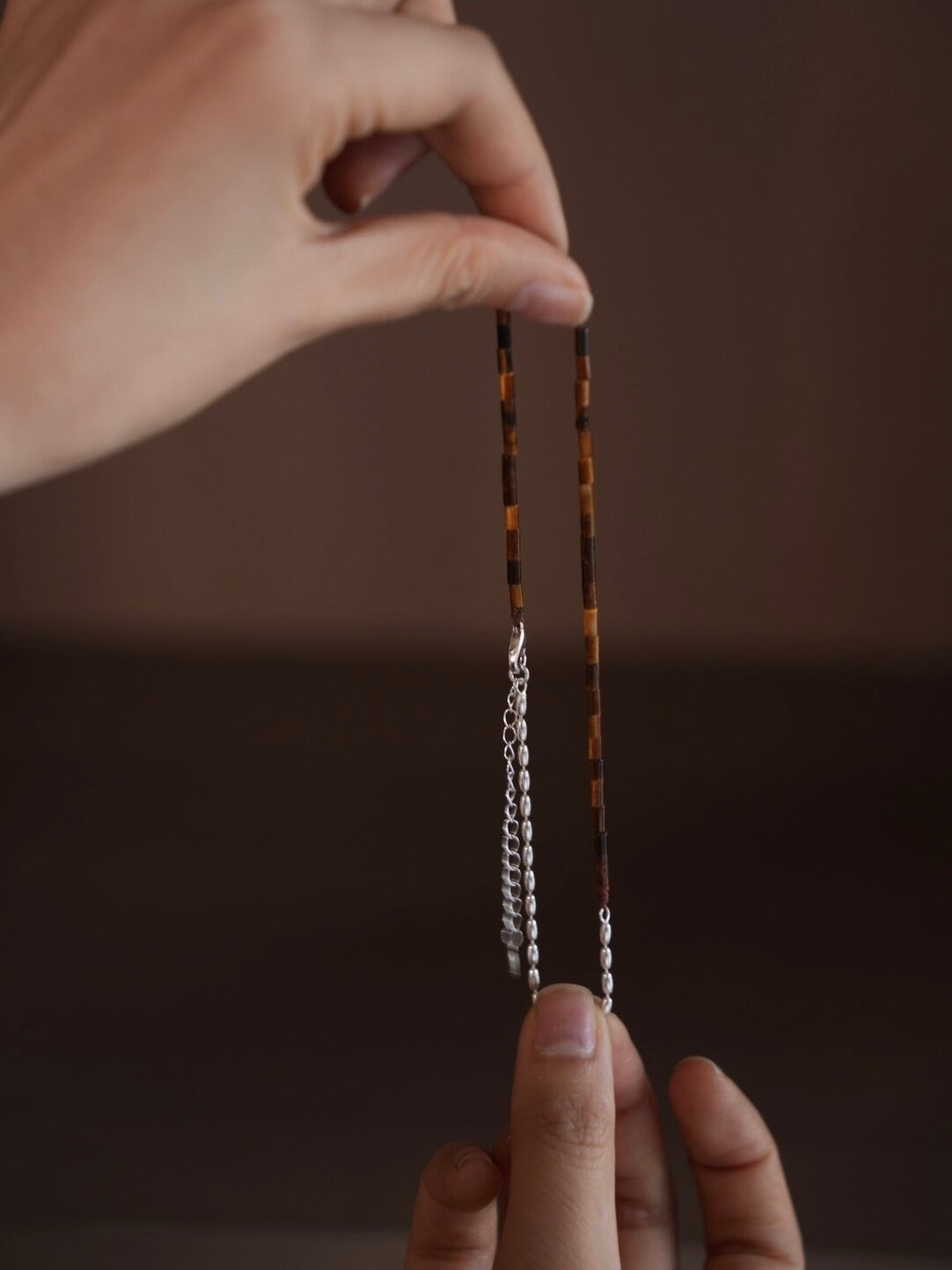 Chinoiserie Silver Cliff Beaded Bracelet