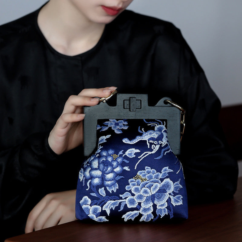 [Chinoiserie] Blue Flower Embroidery Frame Clutch Bag