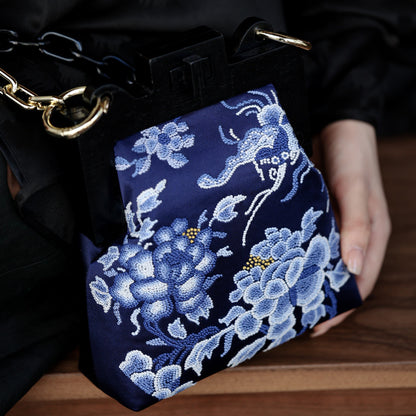 [Chinoiserie] Blue Flower Embroidery Frame Clutch Bag