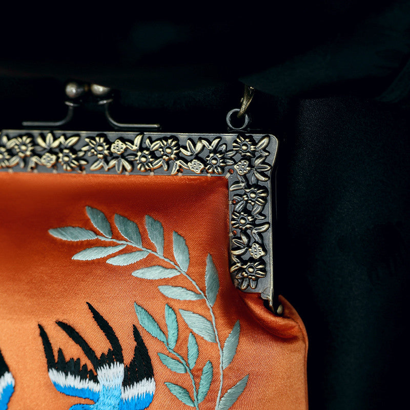 [Chinoiserie] Blue Little Birds Embroidery Frame Clutch Bag