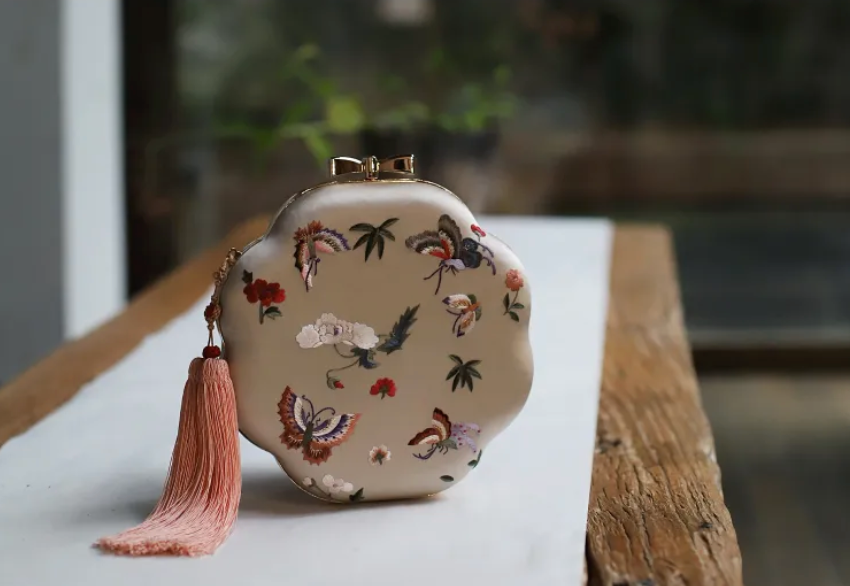 [Chinoiserie] Butterflies Embroidery Clutch Flower Bag