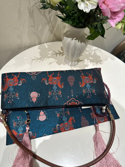 [Chinoiserie]Classic Blue Pony Tassel Silk Bag
