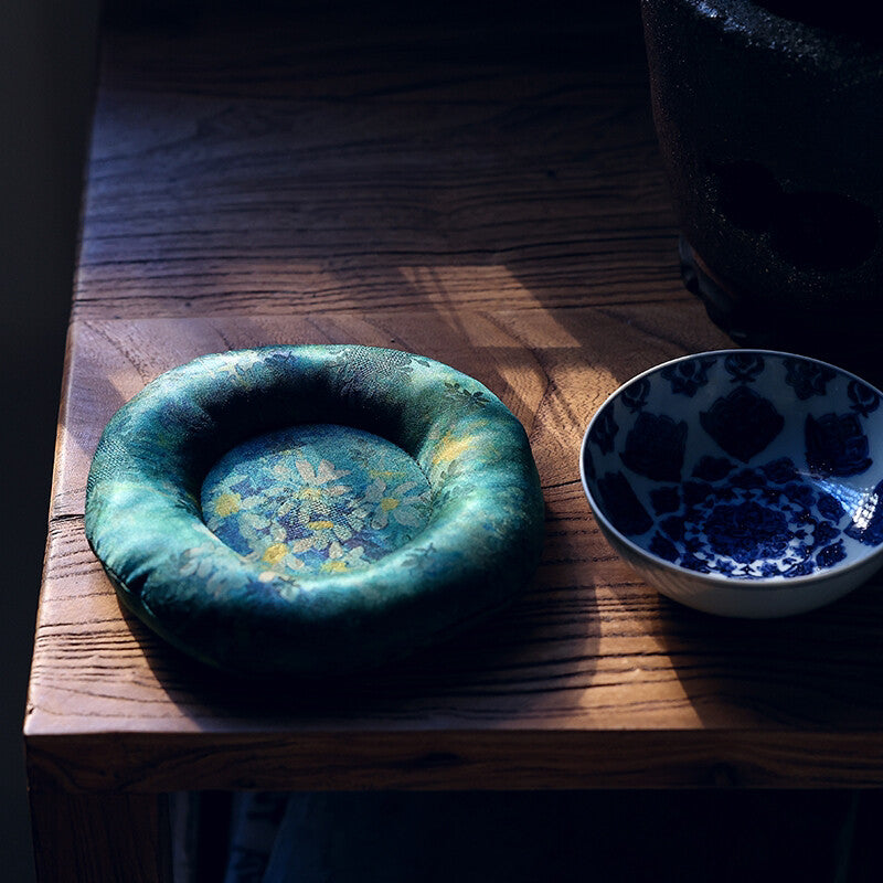 [Chinoiserie] Donut-Shaped Silk Teacup Coaster