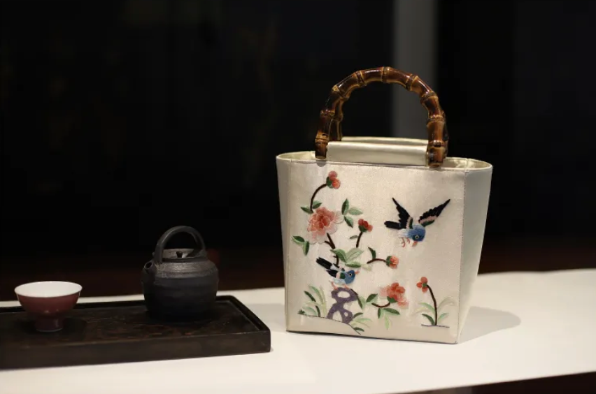 [Chinoiserie] Flower Bird Embroidery Handbag