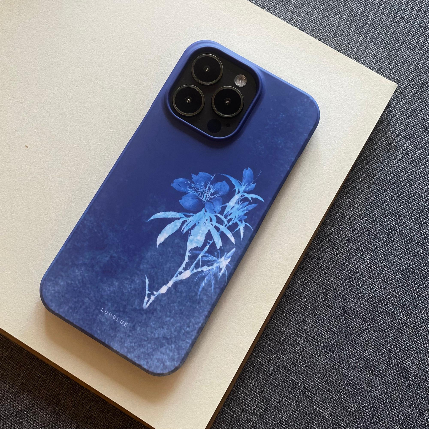 「Chinoiserie」 Flower Printed Blue Phone Case