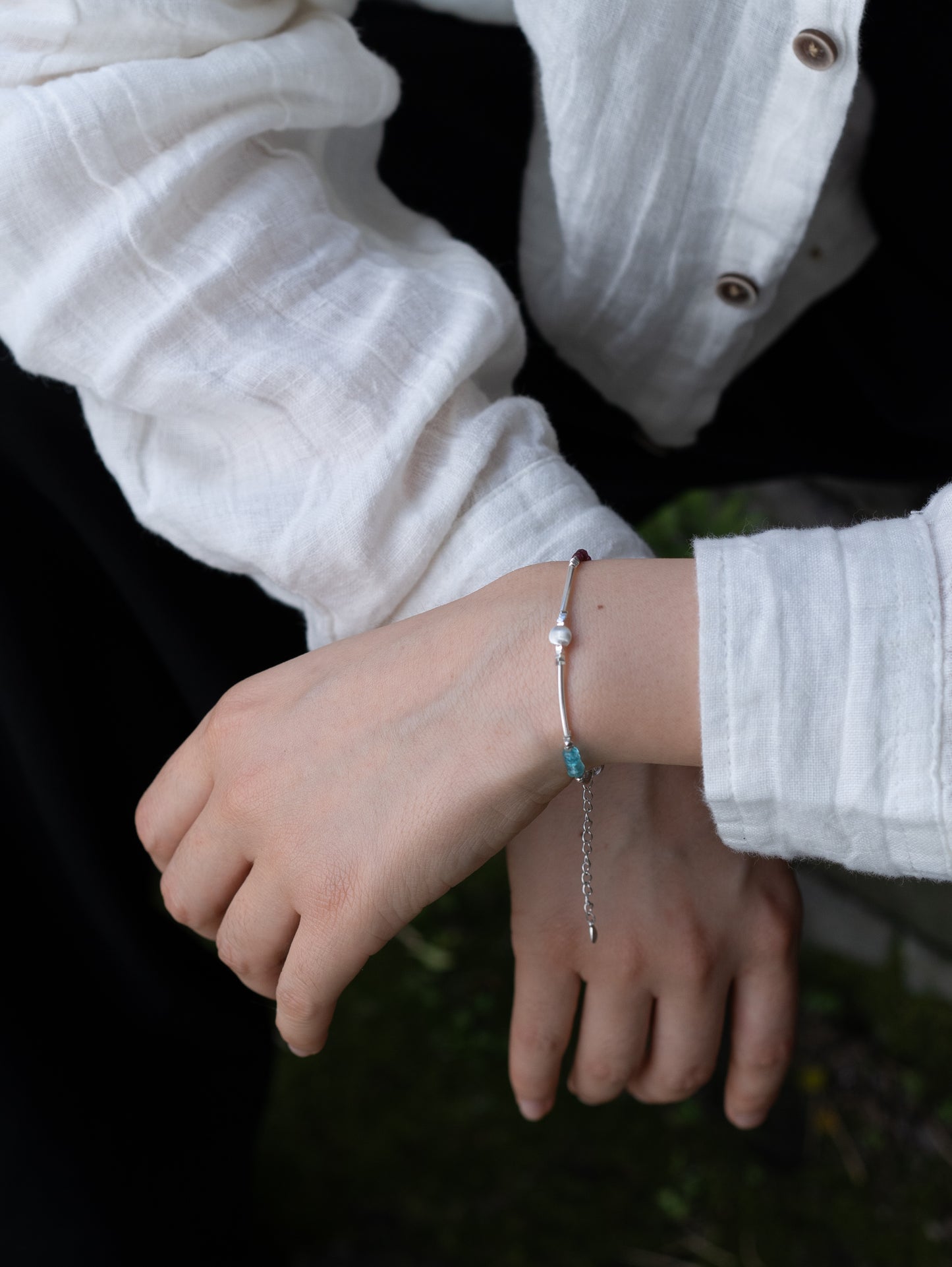 「Chinoiserie」Ice and Fire Silver Beaded Bracelet