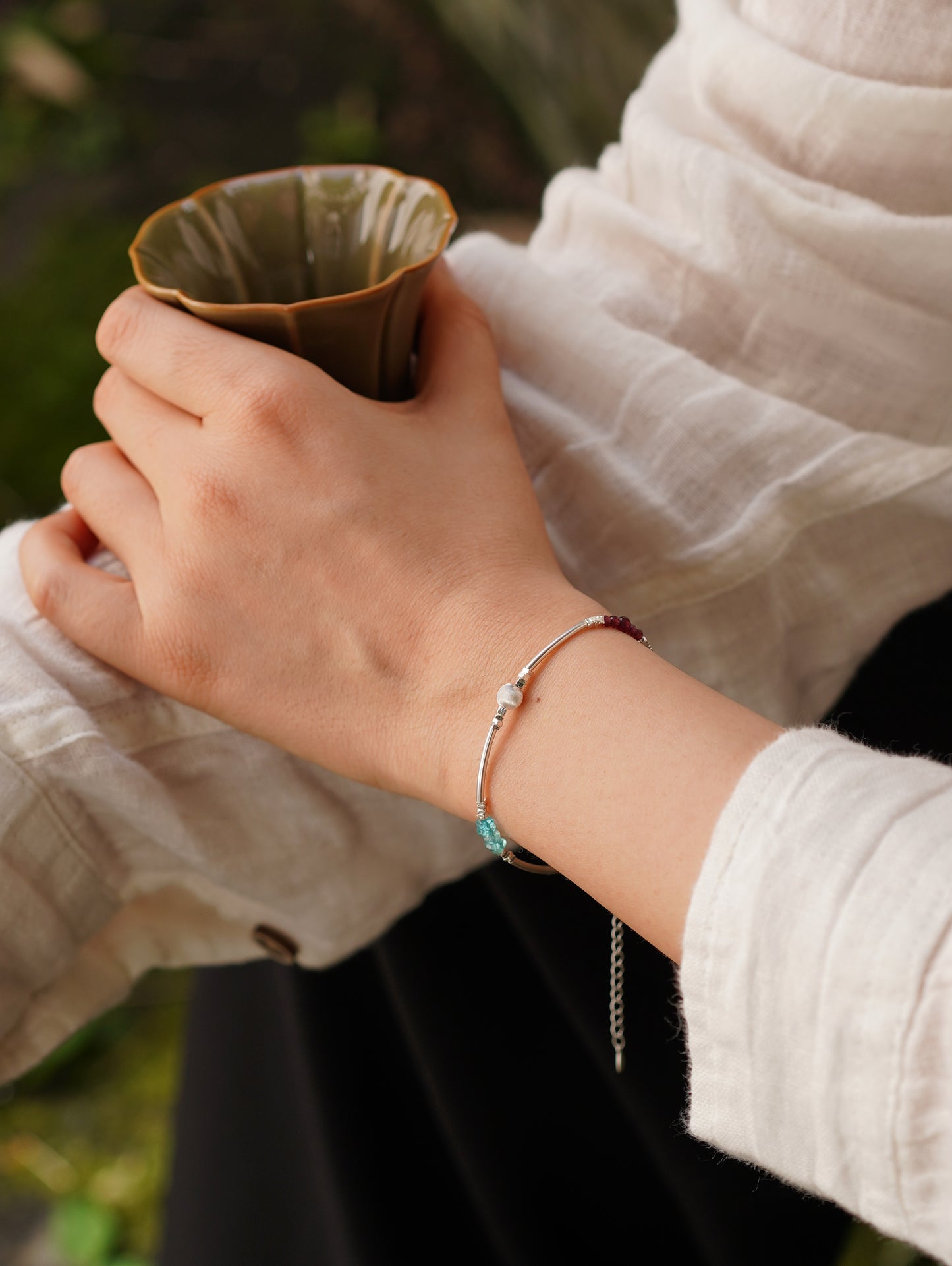 「Chinoiserie」Ice and Fire Silver Beaded Bracelet