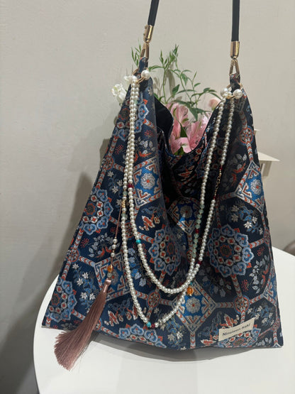 [Chinoiserie] Immortal Herb Pattern Beaded Tassel Silk Bag