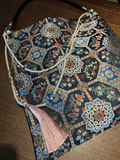 [Chinoiserie] Immortal Herb Pattern Beaded Tassel Silk Bag